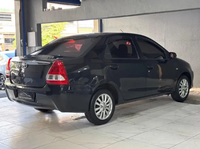 Toyota Etios XLS Sedan 1.5 Flex 16V 4P Mec. 2013