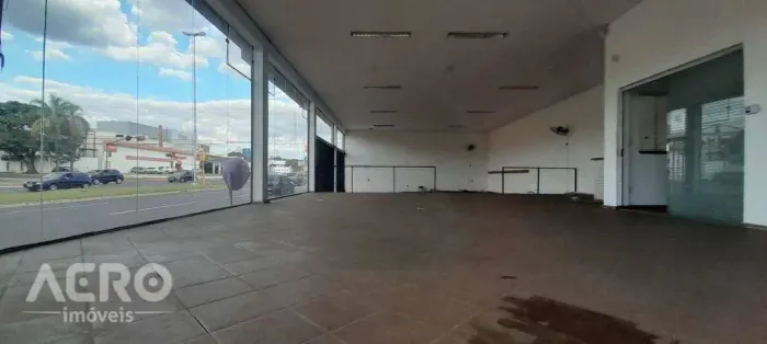 Salão comercial com ótima localização, contendo aproximadamente 200m