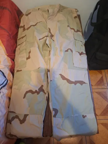 Calça camuflada estilo militar