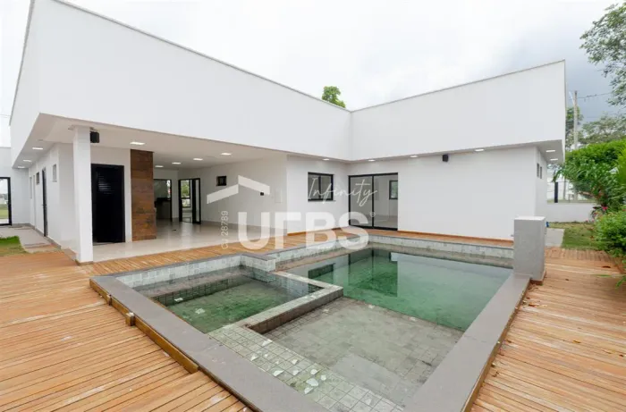 Casa térrea em Senador Canedo com 4 Suítes