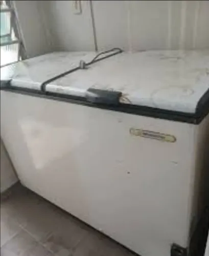 Vende-se Freezer Horizontal 2 Portas - Com Defeito