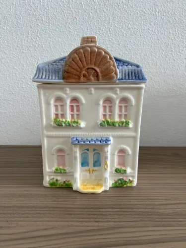Weiss - Avon Canister Townhouse