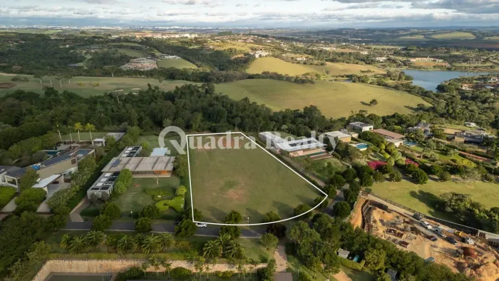 Terreno com vista para a mata nativa
