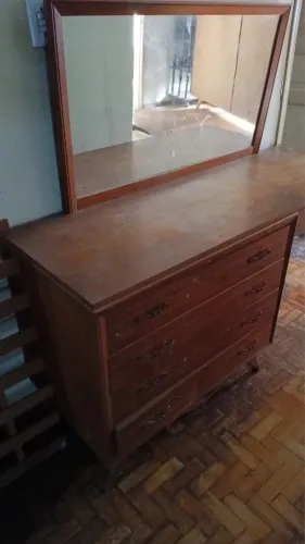 Jogo de quarto em madeira (antigo)