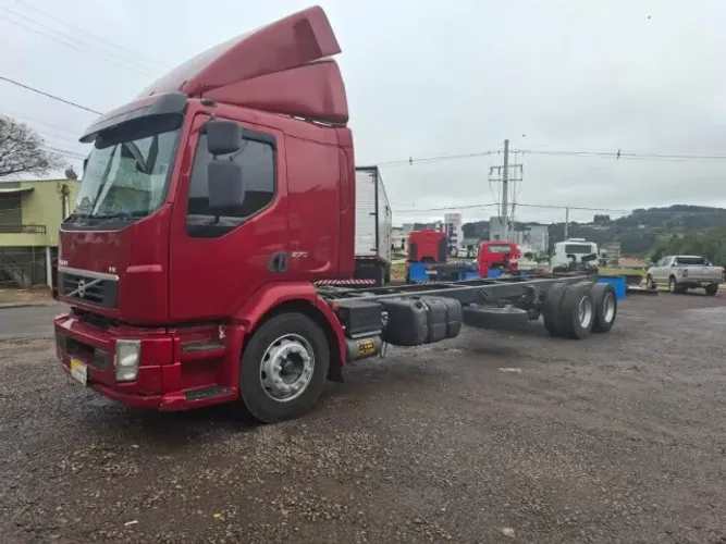 Repasse Caminhao Volvo VM 270 6x2R no chassis ano 2013