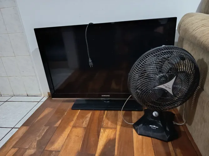 TV Samsung e Ventilador Britânia (para conserto)
