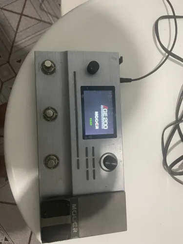 Pedaleira mooer ge200 usada. 