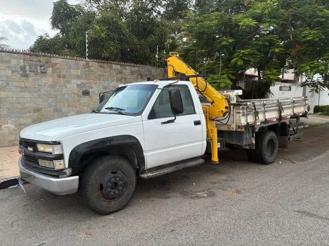 Caminhão GMC com munck