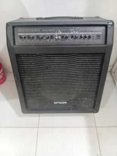 Caixa de som amplificada