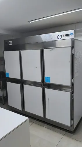 Refrigerador / Câmera Fria (4 portas congelador + 2 portas refrigerador) 