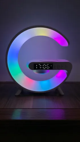 Luminária G LED RGB com Caixa de Som Bluetooth + Carregador por Indução + Relógio + Alarme