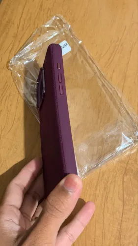 Capa iPhone 16 Pro Max vinho