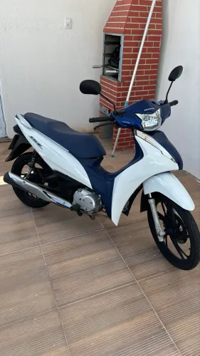 Vendo Honda biz 2023 com 9 mil km rodados 