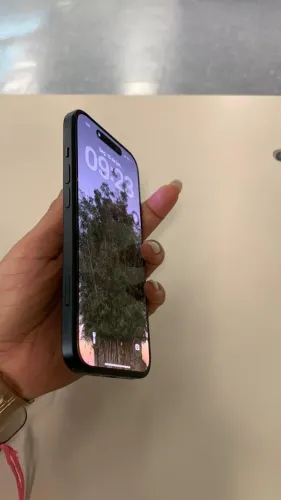 iPhone 15 128 gb - bateria 89%