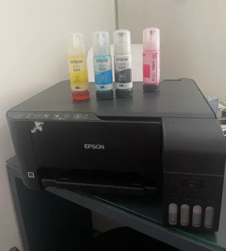 Vendo Impressora L3150 Epson, vai com cartuchos de tinta. Multifuncional, Wi-Fi.