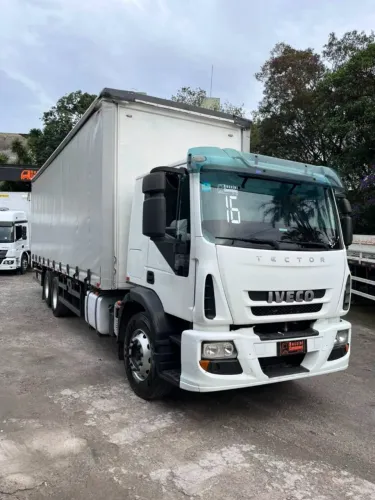 Iveco Tector 240e28S 2016 Baú sider