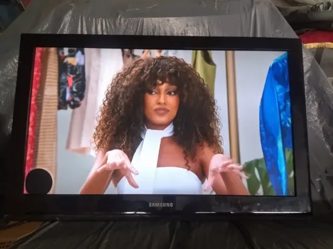 TV Samsung 32 polegadas funcionando (Leia toda descrição do anúncio)