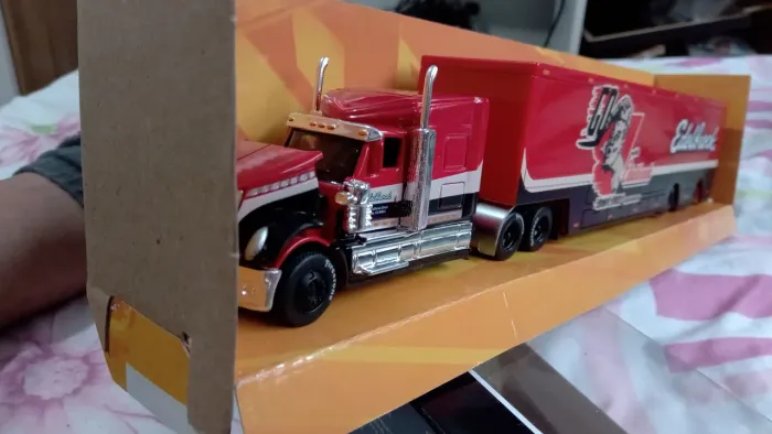 Miniatura caminhão carreta baú Maisto escala 1/64