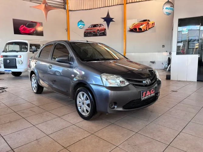 Toyota Etios XS Sedan 1.5 Flex 16V 4P Mec. 2014