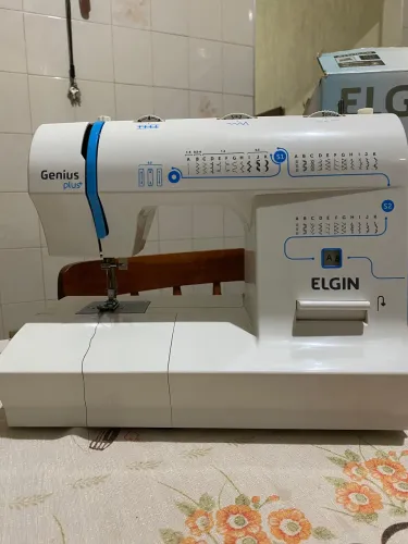 Maquina de costura Elgin