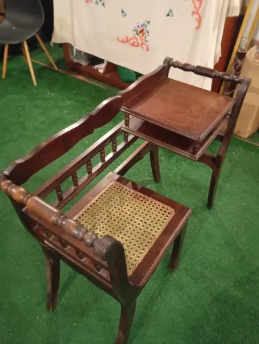 MESA DE TELEFONE ANTIGA EM MADEIRA