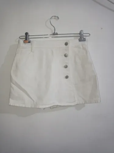 Short saia jeans branca tamanho 12