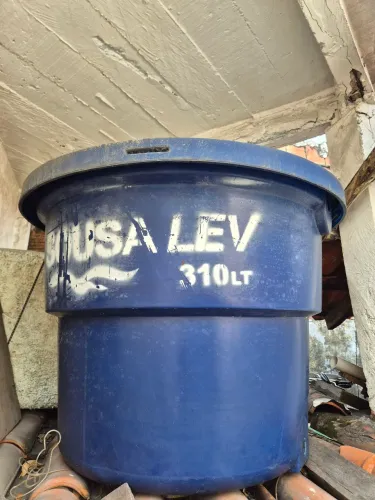 Vende-se caixa de água  310lt 100R$ 
