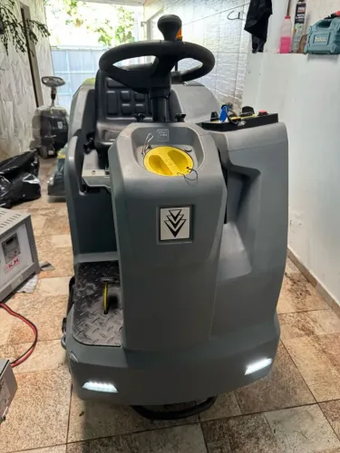 Karcher BD Power usada 3 vezes zerada