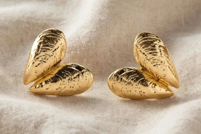 Brinco Zara novo de concha dourado