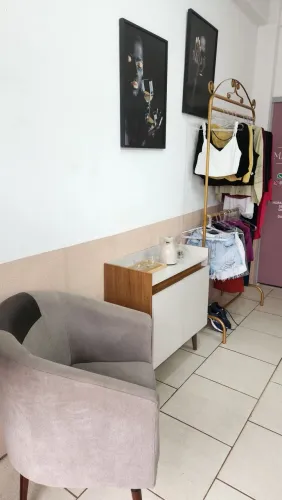 Vende loja junto com studio de sobrancelha 