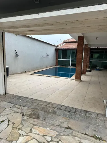 Sobrado para aluguel tem 220 metros quadrados com 4 quartos em Arujá Centro Residencial -