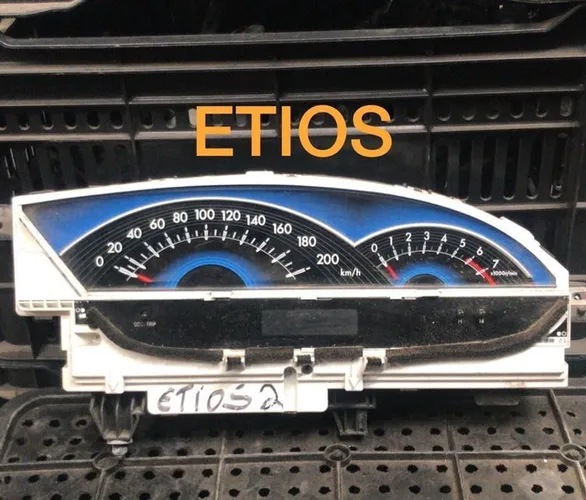 Painel de instrumento etios