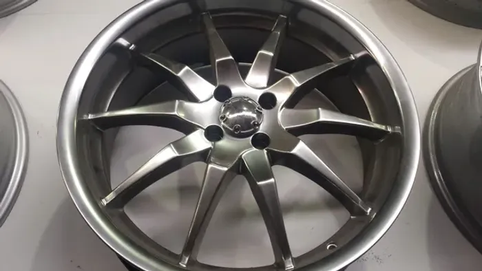 Roda aro 19 raiada com borda gloss Volkswagen gol 4x100 jogo novo
