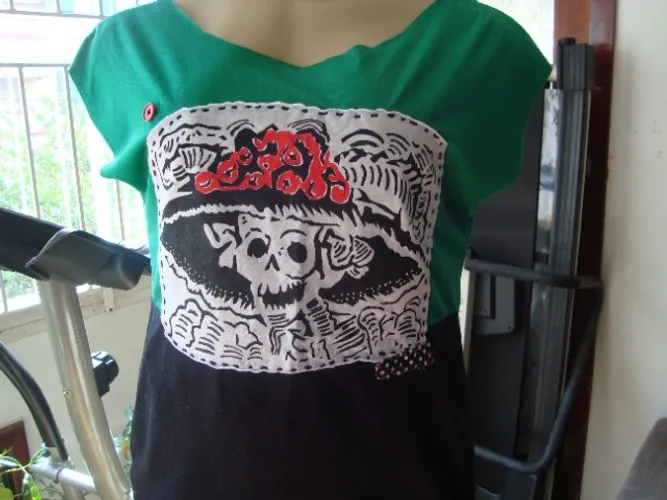 Blusa Artesanal Em Malha - Motivo Caveira La Catrina - Tam M