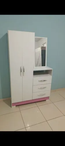 Armário com Espelho e Comoda 3 Gavetas