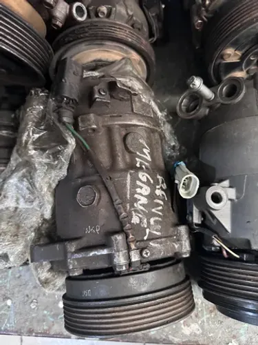 Compressor  de ar-condicionado megane usado
