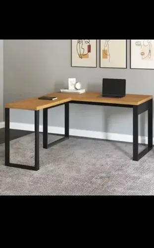 Escrivaninha de ferro e MDF 