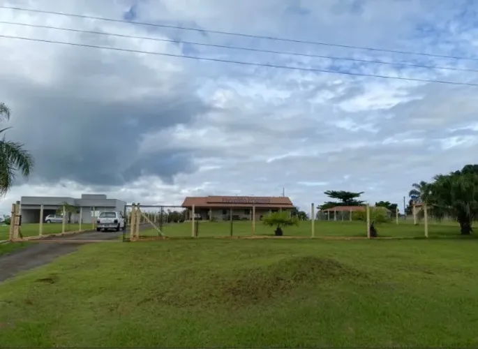 Chácara de 10.000,00 m2 de frente para o asfalto da PR 090, com casa, rio nos fundos.