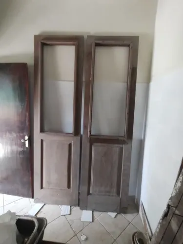 Porta colonial de madeira maciça 