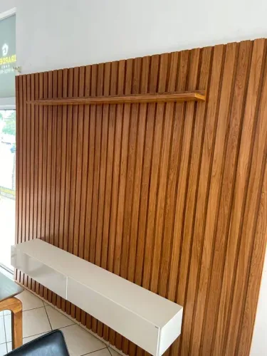 Painel de Parede modulado e ripado para TV - Moderno e Elegante