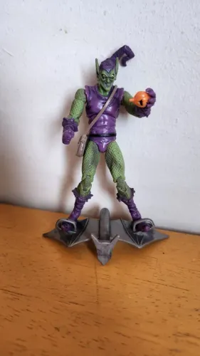 Duende Verde - Marvel Universe HasbroGreen Goblin Action Figure
