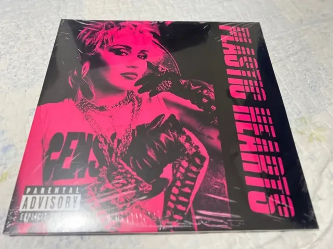 Miley Cirys vinil lp Plastic Hearts LEIA