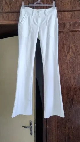 Calça Flare Branca Elegante