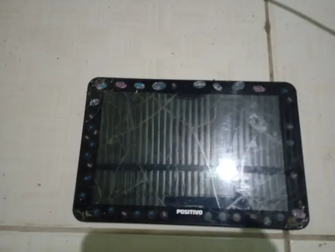 Tablet positivo tela "10.1  pra conserto ou retirada de peças 