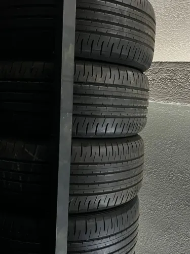 Pneu 225/50/18 Dunlop  93 % Vida util