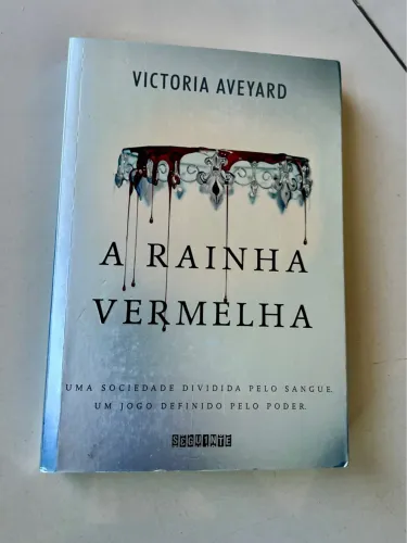 Livro A Rainha Vermelha - Victoria Aveyard Usado