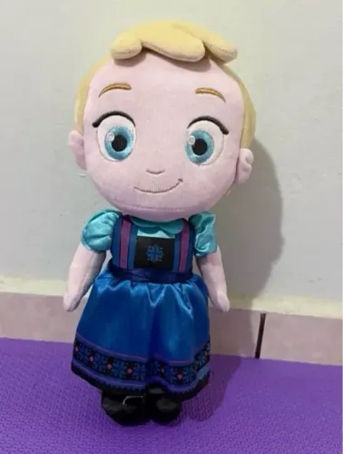 Boneca de pano pelucia Elsa Frozen da Disney Store de Orlando