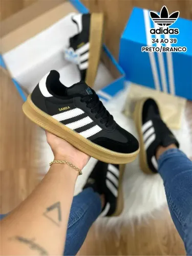 Tênis Adidas 