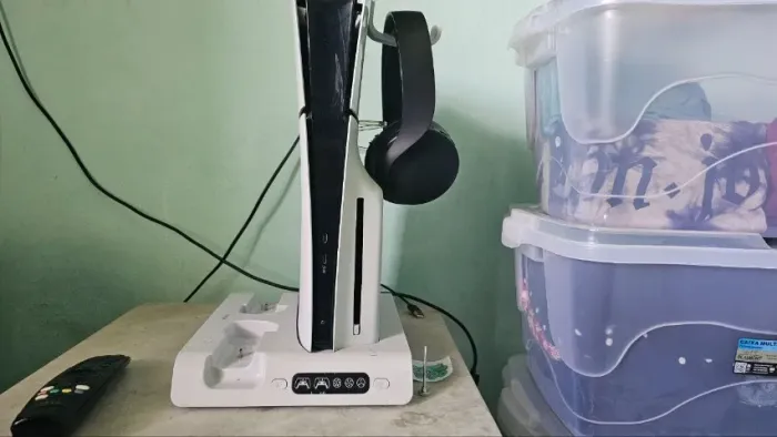 Base PS5 com cooler, carregador de controle e porta fone de ouvido