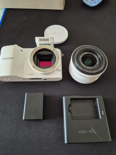 Samsung NX2000 Mirrorless